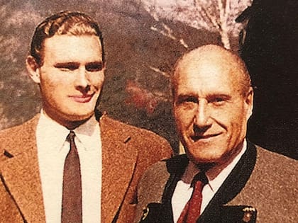 Fritz Mandl junto a su segundo hijo, también llamado Fritz, en La Cumbre
