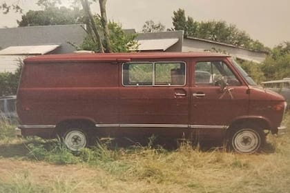 Froberg presuntamente secuestró a Violi en esta camioneta Chevrolet marrón de 1978, donde la policía encontró el pelo en su interior