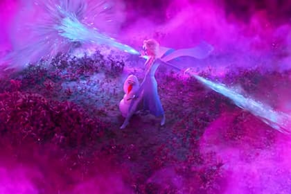 Elsa protege a Olaf del Espíritu del Fuego