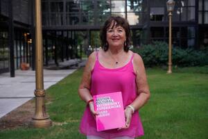 Fucsia sobre fucsia: Diana Saiegh y su libro, que recorre experiencias en la gestión cultural entre 1986 y 2019