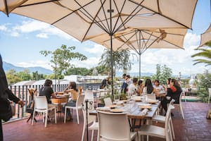 Acusó a un restaurante de cobrarle de más y el dueño la calló con su respuesta