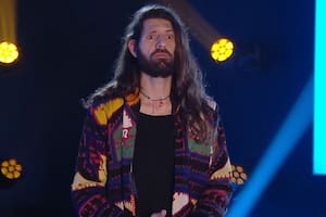 Fue a jugar a The Floor y generó furor al mostrar su amuleto (Captura: eltrece)