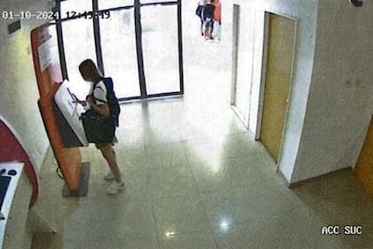 Fue al banco a sacar 13.000.000 y fue víctima de una banda de motochorros