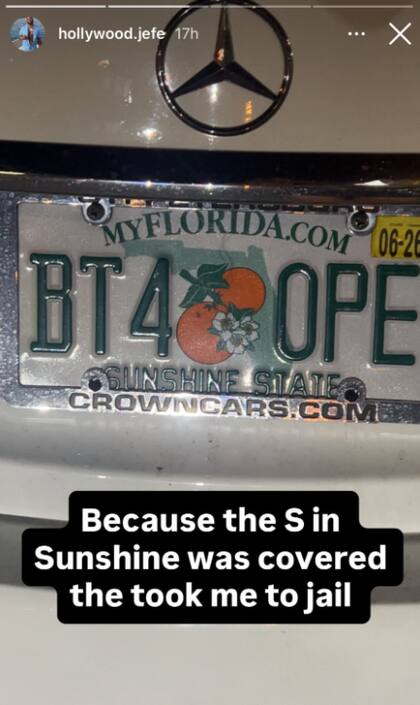 Fue arrestado por tapar parte de la "S" de Sunshine en la placa del vehículo