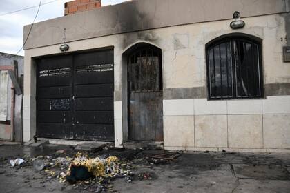 Fue atacada con bombas molotov la casa de una familiar del joven militante del Movimiento Evita asesinado el domingo pasado