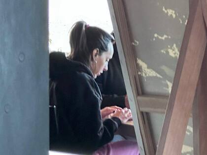 “Fue con su pareja adonde va una semana de por medio, a Comodoro Rivadavia, que es el domicilio de su pareja. No es un viaje que dado que hubo un escándalo se fue a ese lugar, sino que es la rutina habitual de una familia que tiene distintos domicilios”, dijo su compañero de radio, Ernesto Tenembaum