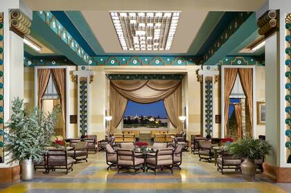 Fue construido con la tradicional piedra de color rosado local en 1931 en uno de los sitios más lindos de Jerusalén