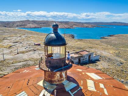 Fue declarado Monumento Histórico de la Nación en 2016. Desde arriba se ve en 360º el océano Atlántico, las costas de Chubut y toda la isla.