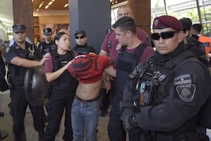 Deportaron a un delincuente chileno que había sido detenido por el robo en un local de artículos electrónicos