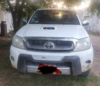 Fue detenido y su vehículo, una Toyota Hilux blanca fue secuestrado.