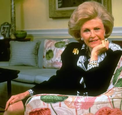 Fue embajadora de EE.UU. en Francia desde 1993 hasta su muerte, en 1997