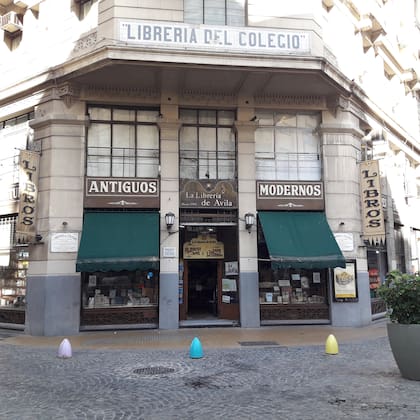 Fue la primera casa de la ciudad en tener dos pisos: en el primer piso vivía el dueño de turno y en la planta baja funcionaba la librería que vendía hierbas medicinales