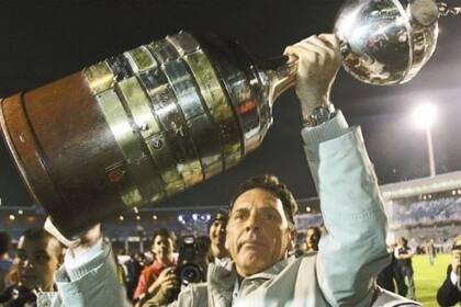 "Fue lo mejor que me pasó en la vida como entrenador. Por algo Dios me puso esta camiseta por delante", aludió Russo a la conquista de la Copa Libertadores en 2007, al mando de Boca.