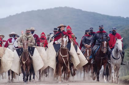 “Fue muy emotivo.
En silencio, mientras
escuchaba el galope de
los caballos y los ruidos
de los guardamontes,
me pregunté que habrá
sentido el joven general
de 36 años. Sus valores
y enseñanzas están más
vigentes que nunca”