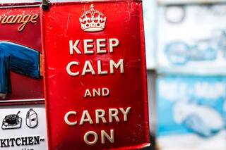 Cómo un olvidado afiche británico de la Segunda Guerra Mundial se convirtió en un fenómeno en el siglo XXI