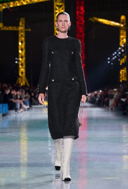 Fue un desfile especial, que contó con la presencia de la argentina Romina Lanaro sobre la pasarela