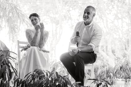 “Fue un día
muy especial
para celebrar
el amor. Lo
hicimos con
Sofi a nuestro
estilo, muy
distendido,
en una fiesta
jovial, entre
amigos y
familiares” , dijo el empresario gastronómico tras la ceremonia.