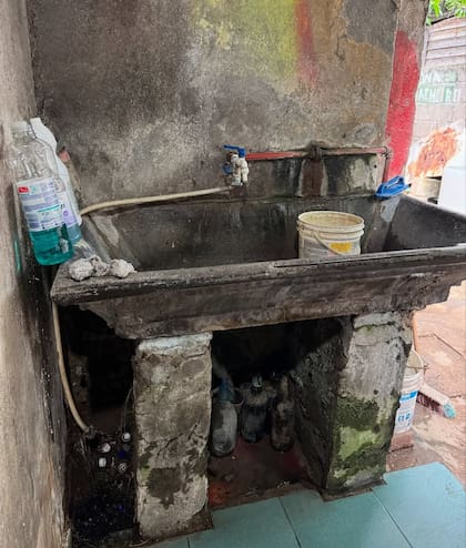 Fue vendedor de diarios, lustró zapatos y trabajó en el cementerio limpiando sepulturas y pintando cruces