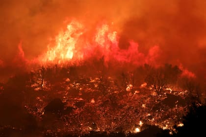 Fuego en las colinas de Santa Bárbara