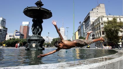 Fuente de 9 de Julio y avenida de ayo