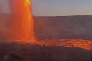 Fuente de lava del volcán más activo de Hawai
