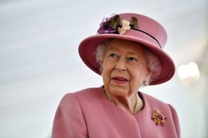 ¿Qué edad tenía la reina Isabel II al momento de su muerte y qué función cumplió en Inglaterra?