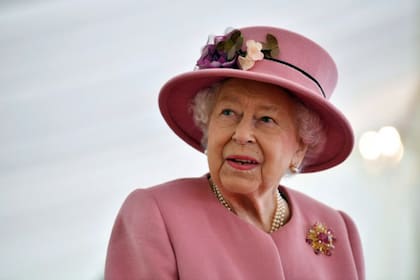 Todos los ojos para incentivar la vacunación están puestos en la reina Isabel II