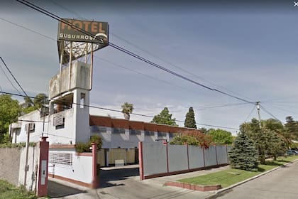 Fuentes de la investigacin explicaron que el sbado, tras recibir un llamado al 911, el personal policial ingres en el Hotel Susurros, situado en Humait 2173.