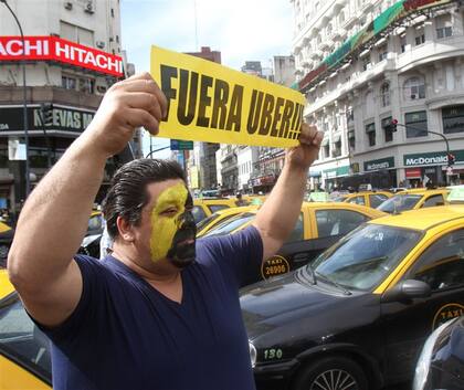 ''Fuera Uber'', la posición unánime de los taxistas