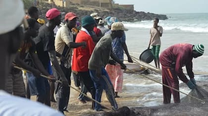 Fueron los pescadores los primeros en encontrar un cadáver e iniciar las labores de rescate.