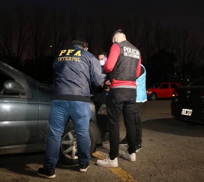 Fueron recibidos por la Policía de la Ciudad en Ezeiza y trasladados a la Alcaidía