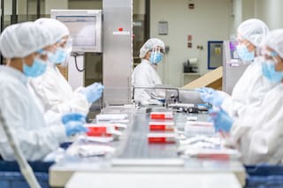 La Anmat suspendió la producción de dos laboratorios por incumplimientos en calidad y seguridad