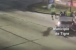 Fuerte choque entre un auto y una moto y Tigre.