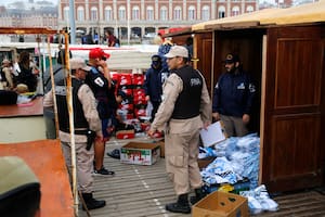 Allanaron y desmantelaron La Saladita de la Bristol y secuestraron miles de prendas por violar la Ley de Marcas