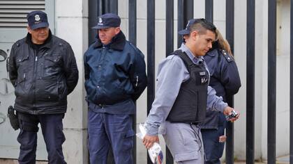 Fuerte operativo policial en los alrededores de los tribunales de Quilmes
