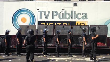 Fuerte operativo policial en los alrededores del Congreso