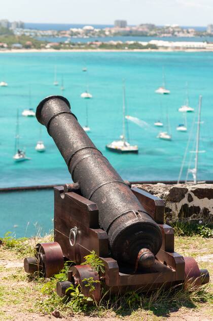 Fort Louis sobre la ciudad de Marigot.