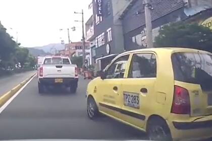 Fuertes amenazas de un conductor a otro(Captura video)