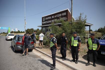 Fuertes controles policiales en la entrada de las ciuidades balnearias