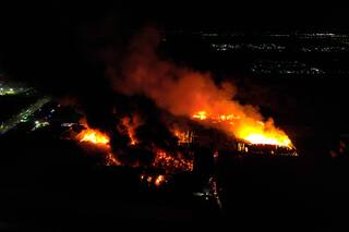 Se incendió un parque industrial en Ezeiza y el fuego afectó a varias plantas: al menos 20 heridos