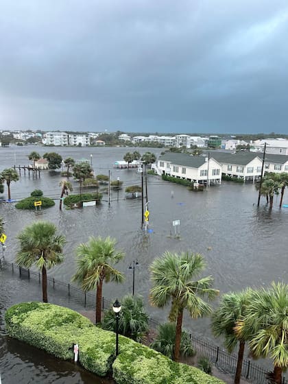 Fuertes lluvias azotaron Carolina Beach, en Carolina del Norte