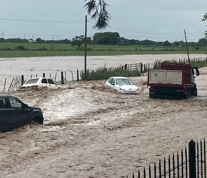 Fuertes lluvias azotaron distintas localidades de Salta y provocaron anegamientos