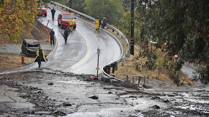 El barro que bajó con violencia desde la montaña arrastró autos y casas
