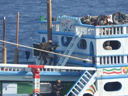 Fuerzas especiales indias asaltan un pesquero secuestrado por piratas frente a Somalia (Archivo)