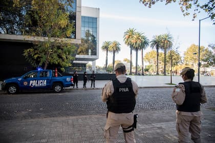 Fuerzas federales y la policía santafesina establecieron un operativo combinado de vigilancia alrededor de los tribunales rosarinos