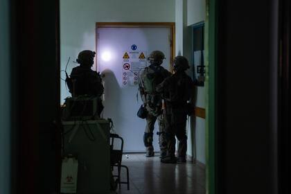 Fuerzas israelíes, dentro del hospital Al-Shifa, en Gaza