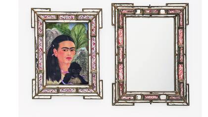 Fulang Chang and I (1937), óleo y espejo, de Frida Kahlo, llega de la colección del MoMa