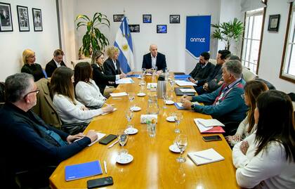Funcionarios de Salud, Comercio y la Anmat se reunieron con representantes de las empresas que producen o importan repelentes