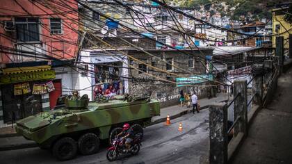 Operativo militarizado contra las drogas en la favela carioca de Rocinha
