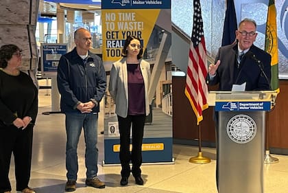 Funcionarios del DMV de Nueva York y la TSA advierten a los residentes sobre la fecha límite para obtener la Real ID